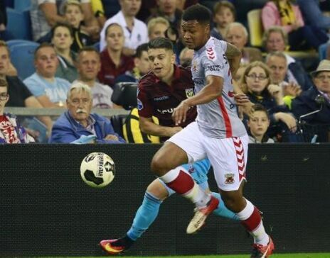 在防守端完 在防守端完