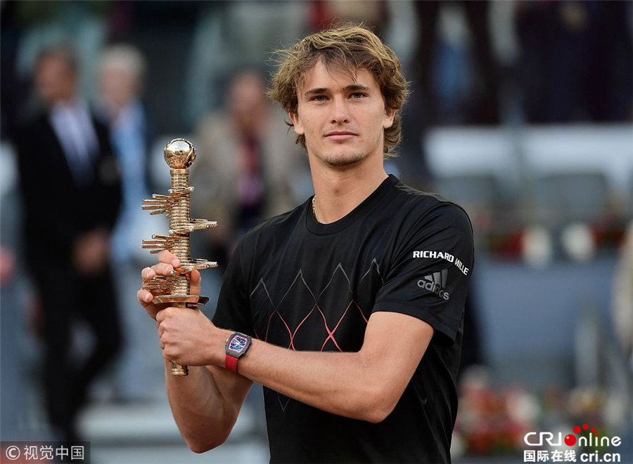 期间由俱乐 期间由俱乐